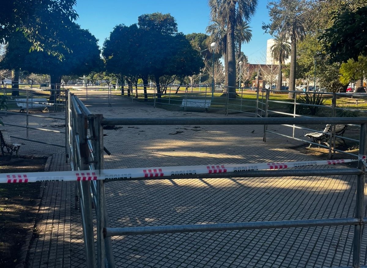 SE COLOCÓ UN VALLADO EN PLAZA BELGRANO
